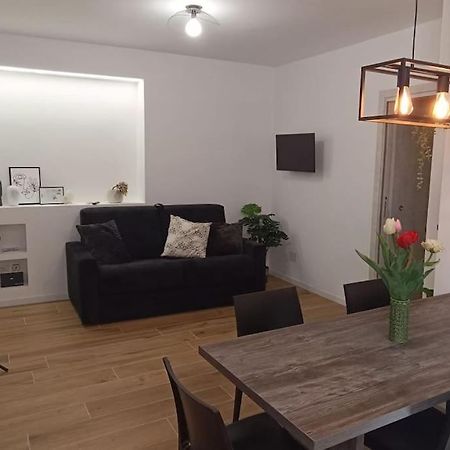 Casa Camelia - Appartamento In Centro A Seregno Luaran gambar